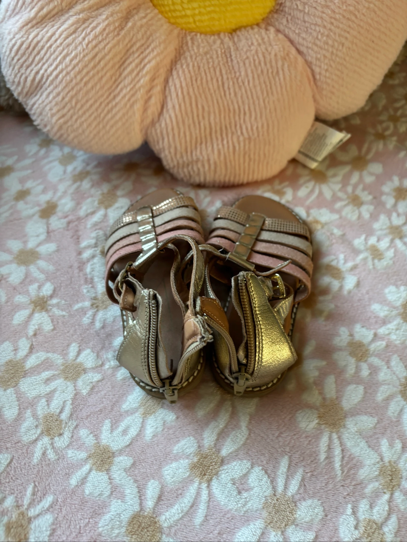 🌸 Sandalias rosas y doradas para niña - Talla 27 – photo 4